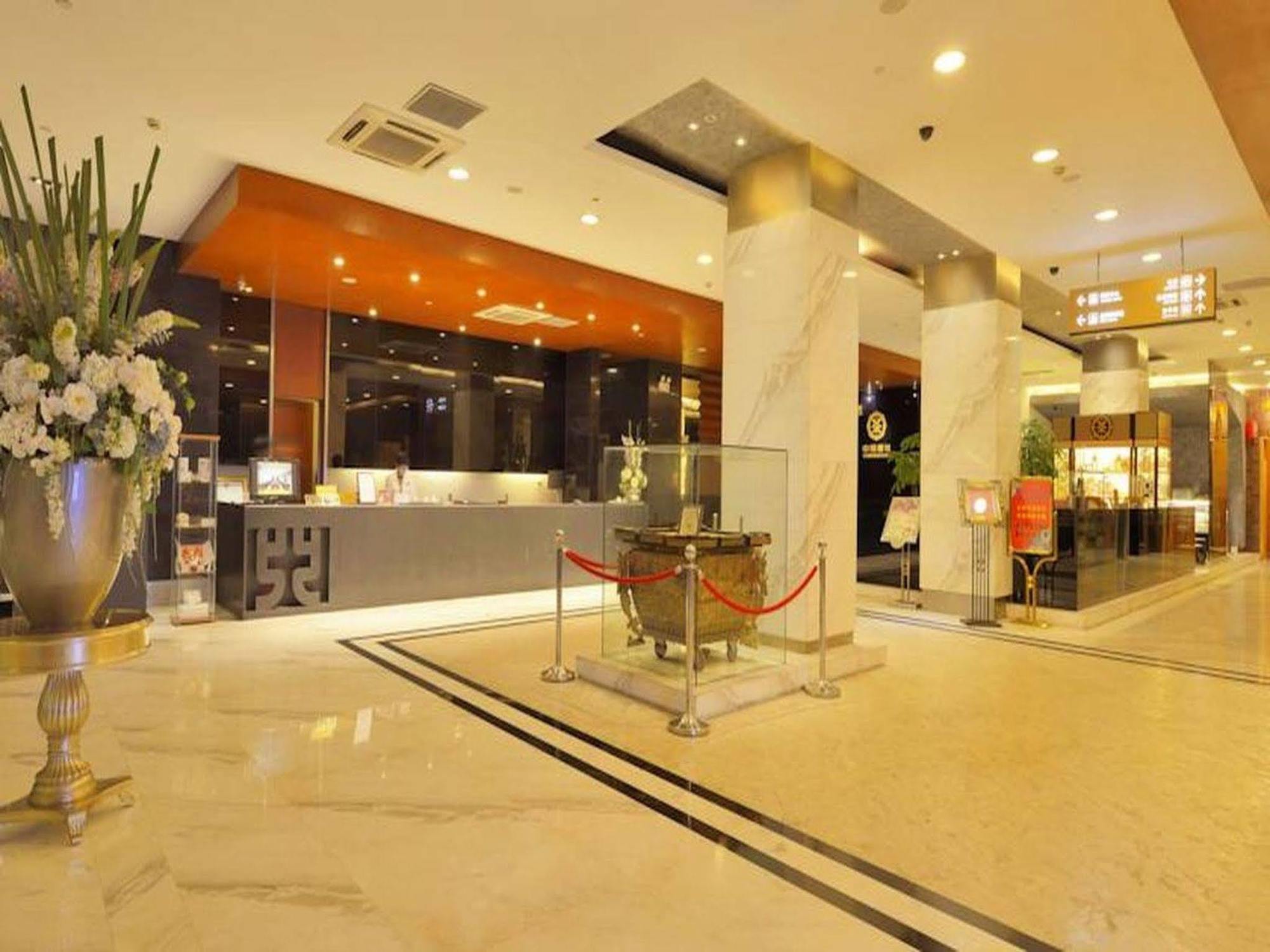 Kingtown Hotel Hongmei Shanghái Exterior foto